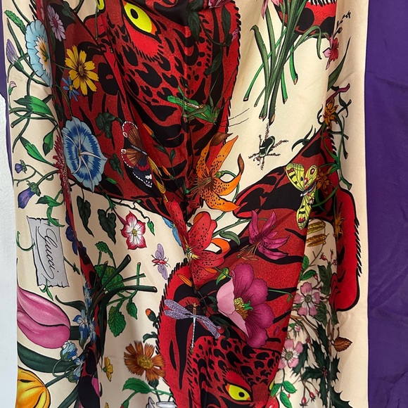 GUCCI FLORA PRINT SILK SCARF - Picture 6 of 12